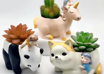 Create Unique Resin and Concrete Succulent Pots with This Versatile Silicone Mold