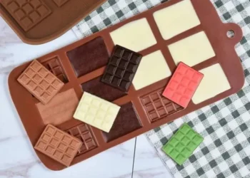 Create Perfect Waffle-Shaped Chocolates and Cakes with Durable Silicone Molds